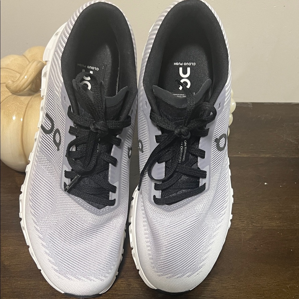 NWOT On Cloud 6 Push Women’s Size 10 Black & Lilac Running Tennis Shoe
